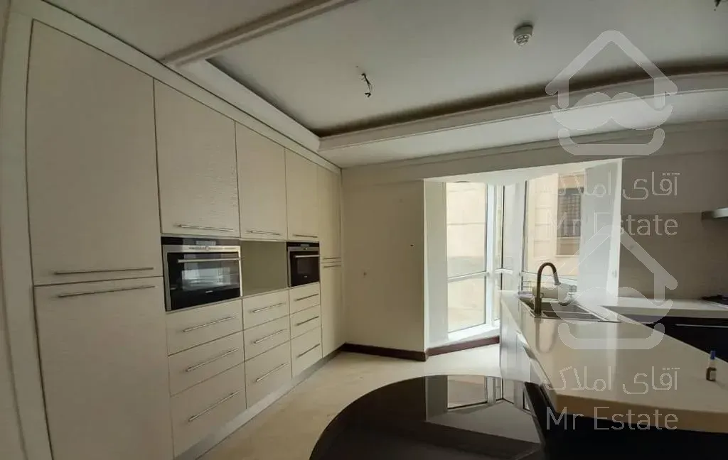 ۱۳۳متر فایل شخصی ۲پارکینگ سندی واقع در ساسان