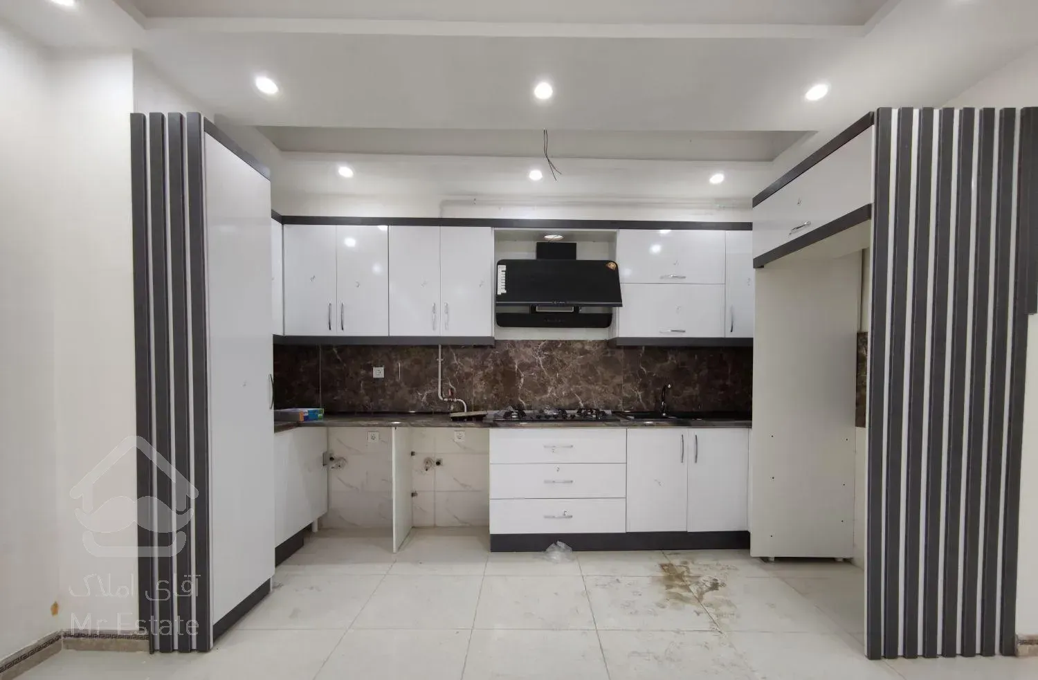 فروش اپارتمان ۱۰۶ متری طبقه ۲ در پشت جهاد