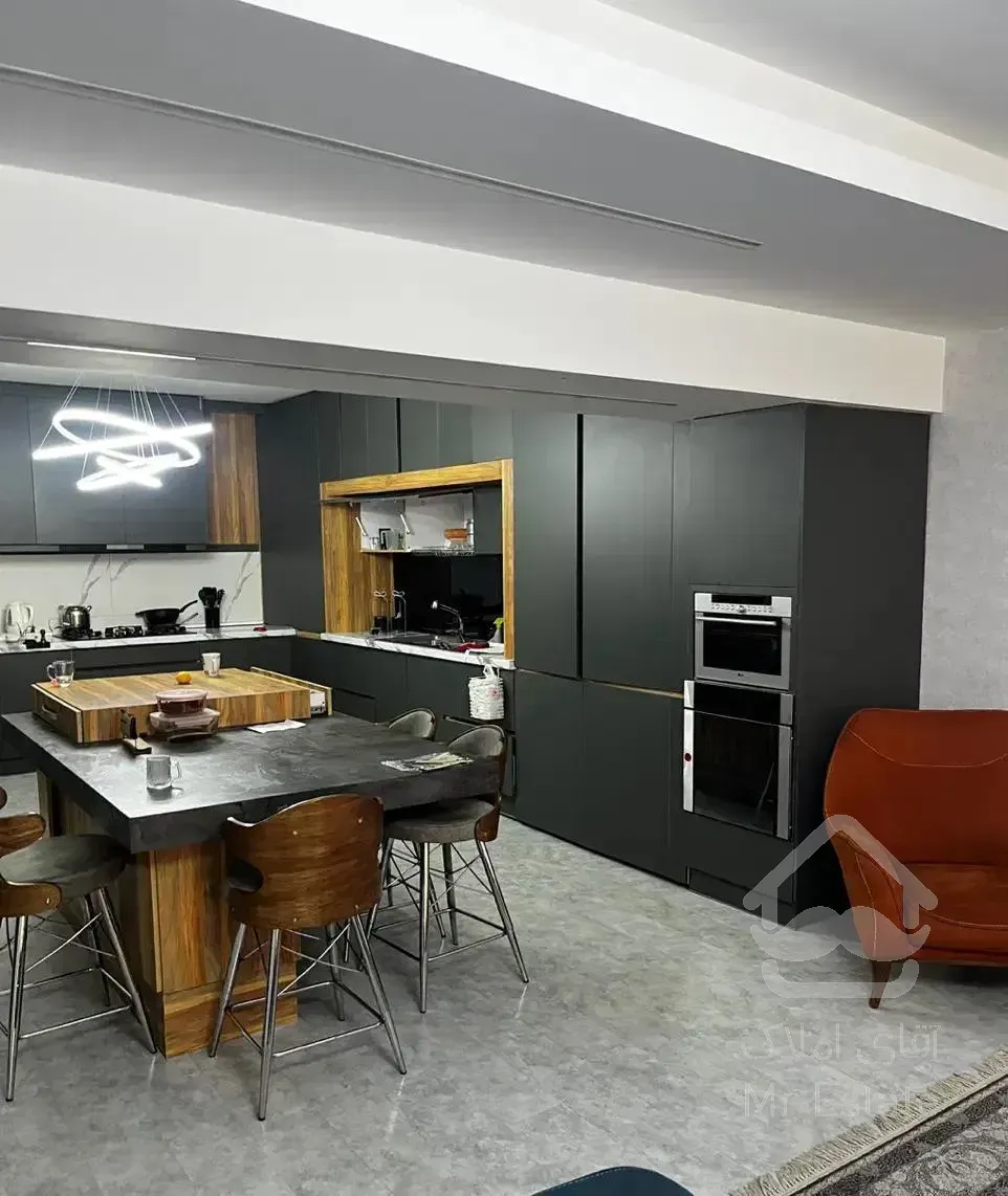 آپارتمان ۱۸۰متری/تک واحد/مشتاق/خیابان مهران