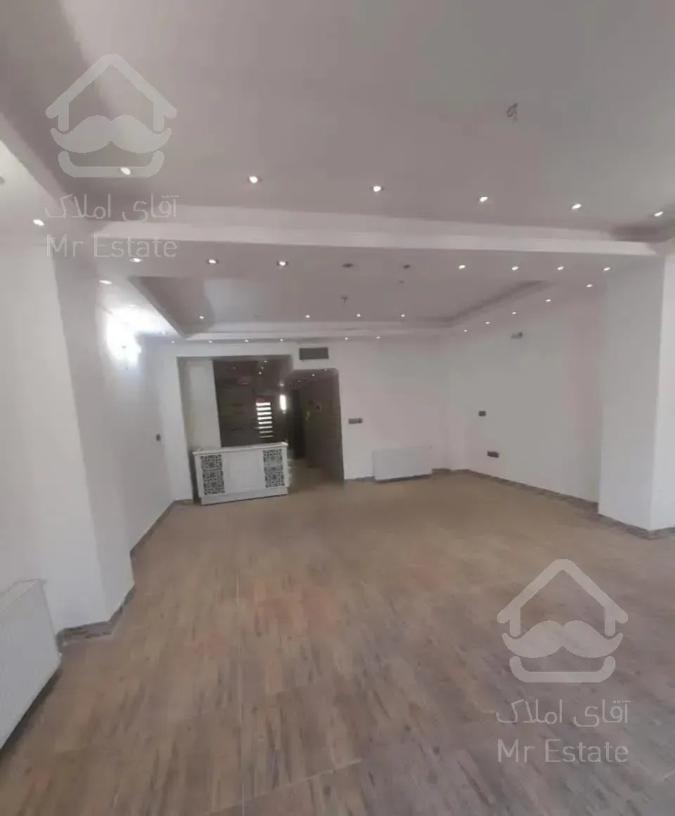 آپارتمان*تک واحدی*طبقه سوم.