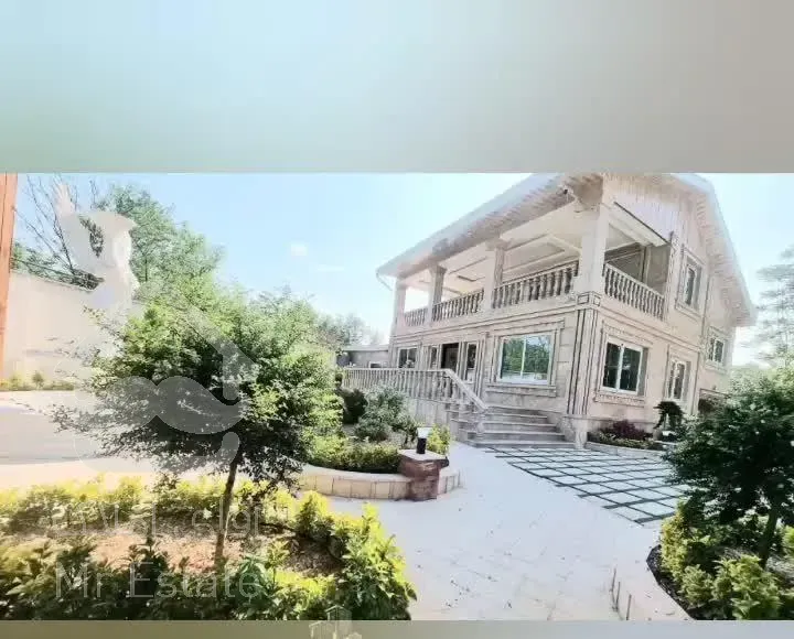 /ویلایی زمین 700متر بنا 220متر استخر مسقف/