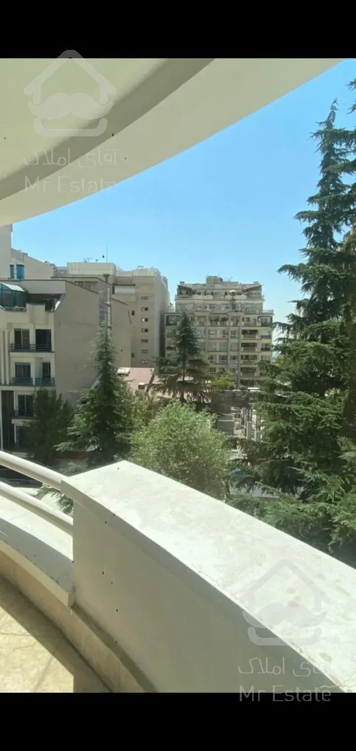 آپارتمان ۱۳۰ متری سه خوابه  شیک و مدرن درکه