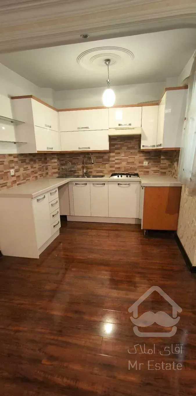 شریعتی مقابل(ملک)ادیبی 50متر