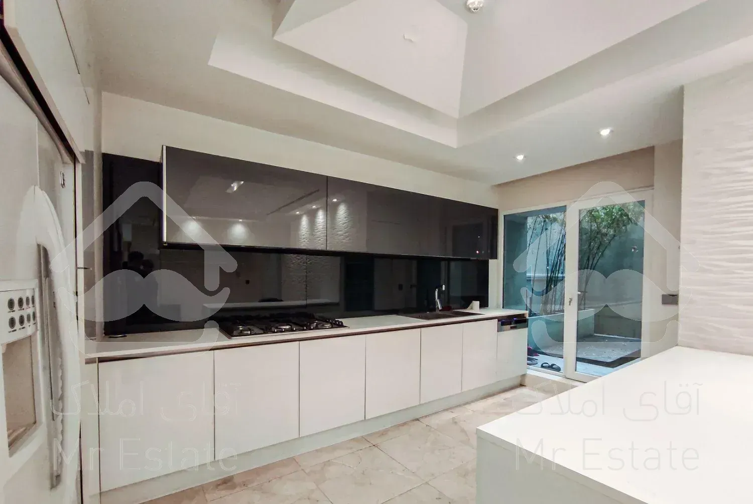 جمشیدیه/ ۱۹۰ متر/ مشاعات هتلی/ برنده جایزه معماری