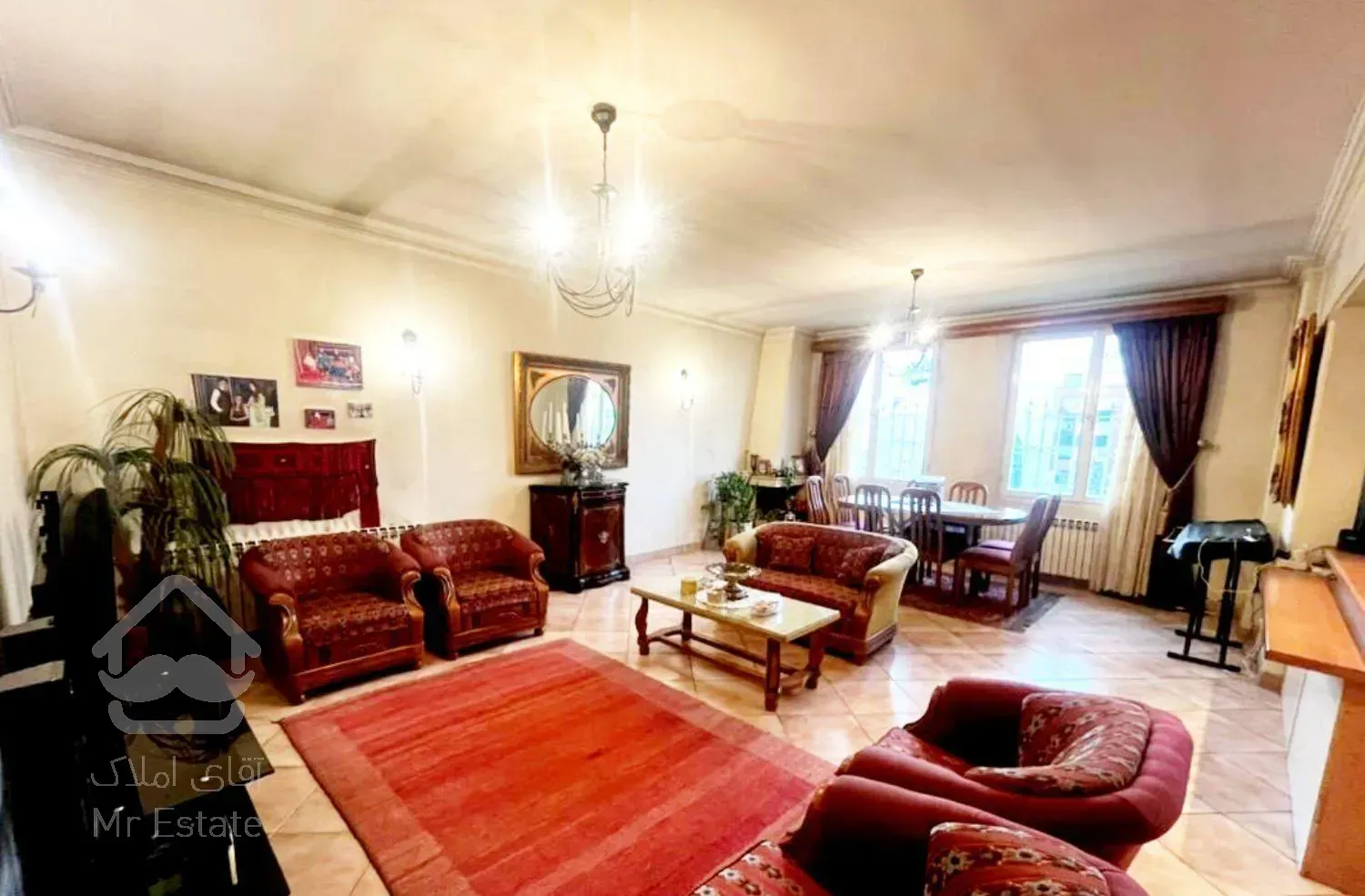 ۹۵ متری / ۲ پارکینگ / حیاط مشجر