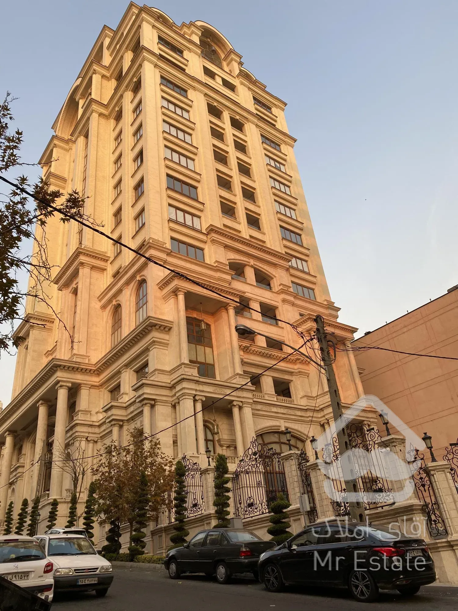 ۲۱۶ متر کلاسیک مارکدار طبقه آخر - فوری اکاریون