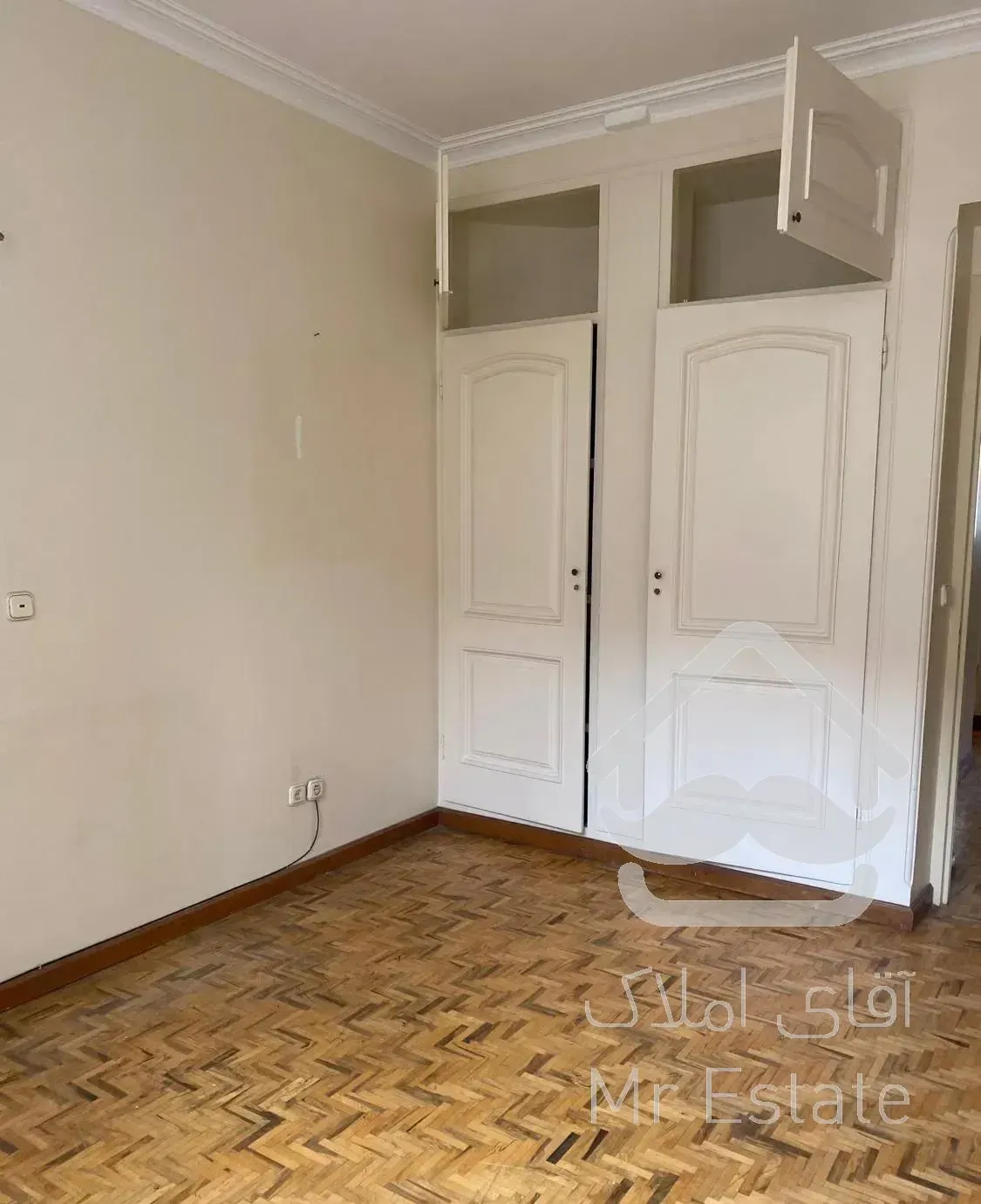 آپارتمان ۱۳۵ متر ۳ خواب ( اختیاریه )