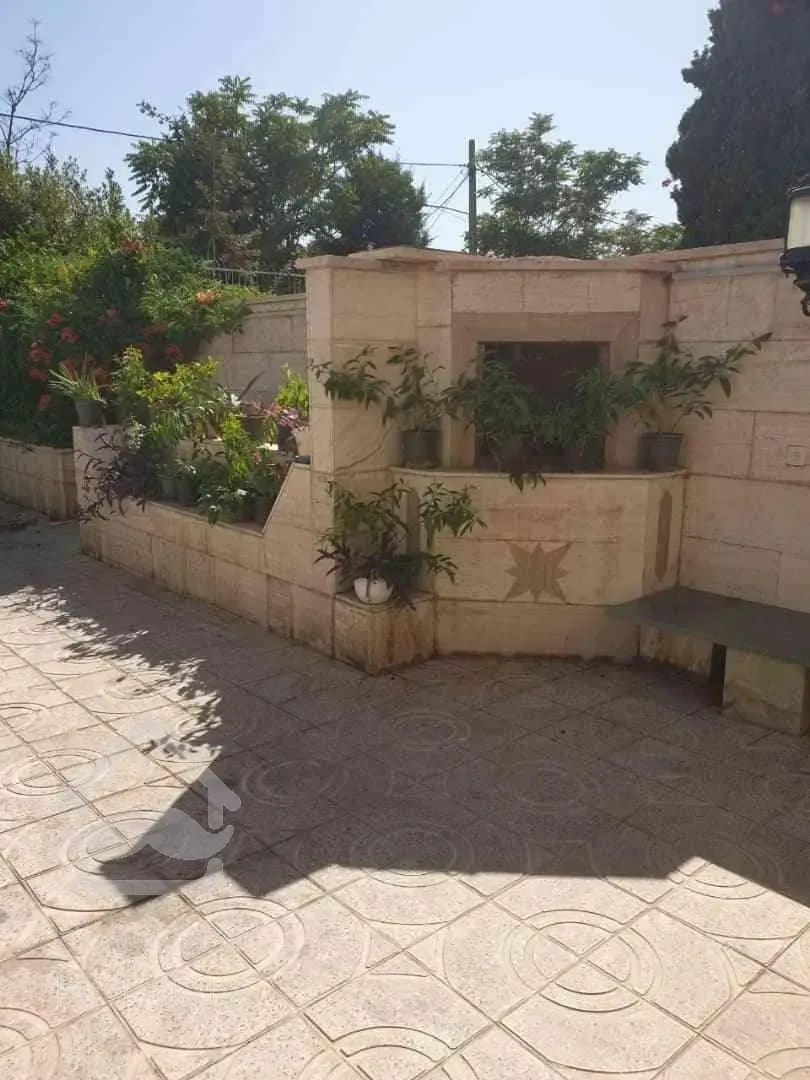 ۳۰۰ متر ویلایی بازسازی شده / شهرک چشمه