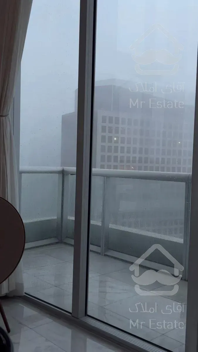 برجی هوشمند و لوکس در کنار دریاچه