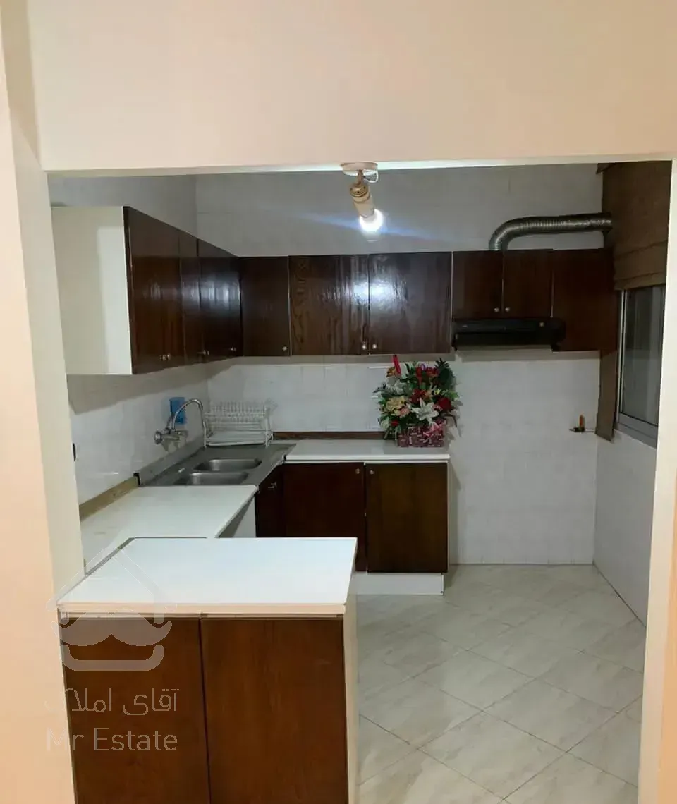 66 متر گلبرگ غربی