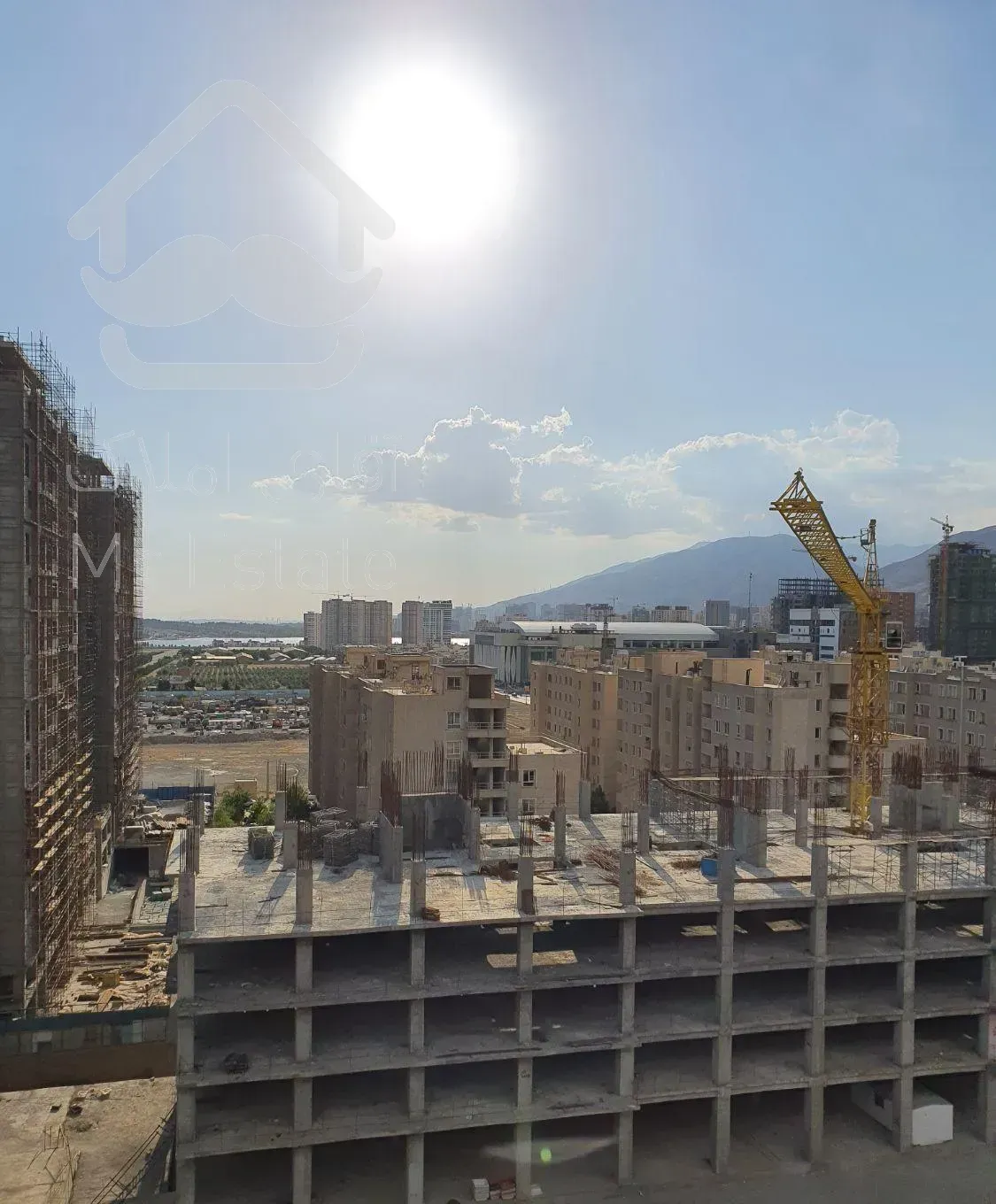 فروش واحد۲خواب تریتیومVIPدریاچه چیتگر/شهرک راه آهن