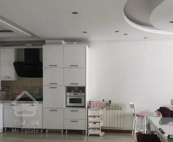 ۱۴۵متردرگل طبقات شیک و تاپ لوکیشن  بالای میدان