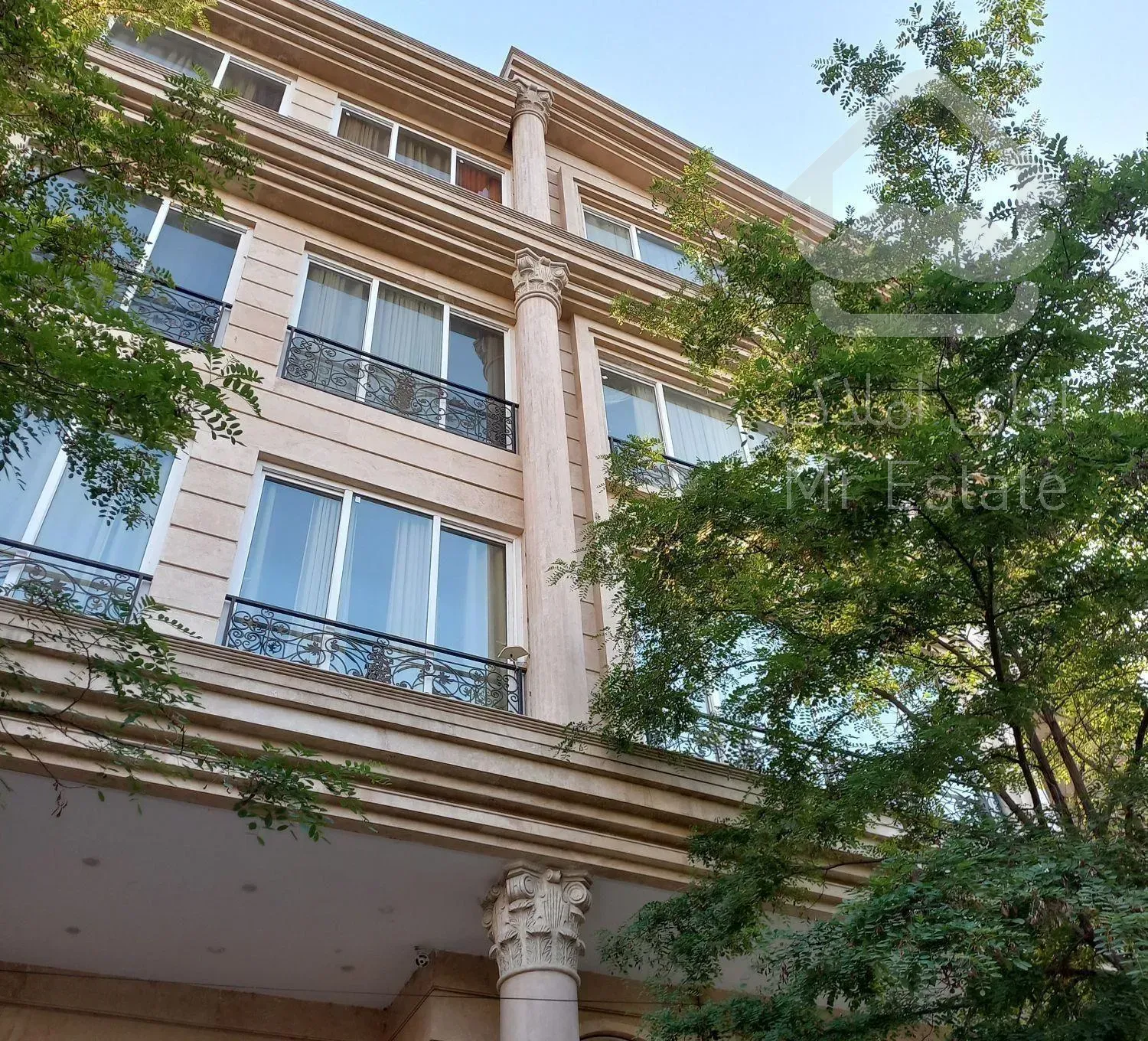 اپارتمان 120 متر / اختر غربی / پارکینگ اختصاصی