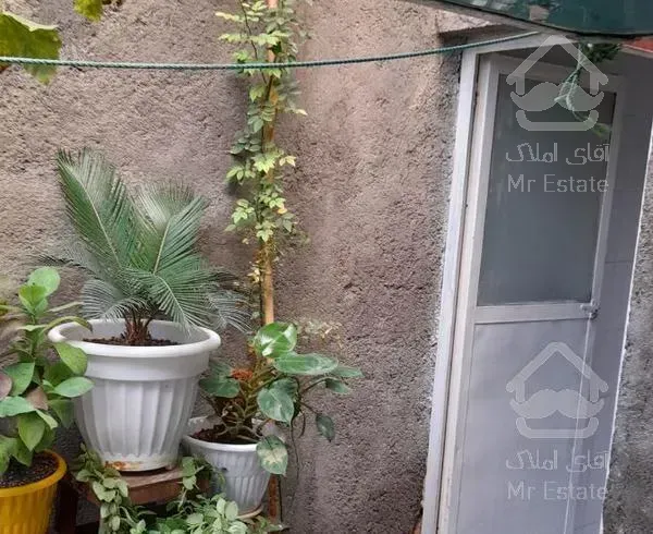 اپارتمان ۹۵متری.همکف.کف سرامیک.پارکینگ دارد.