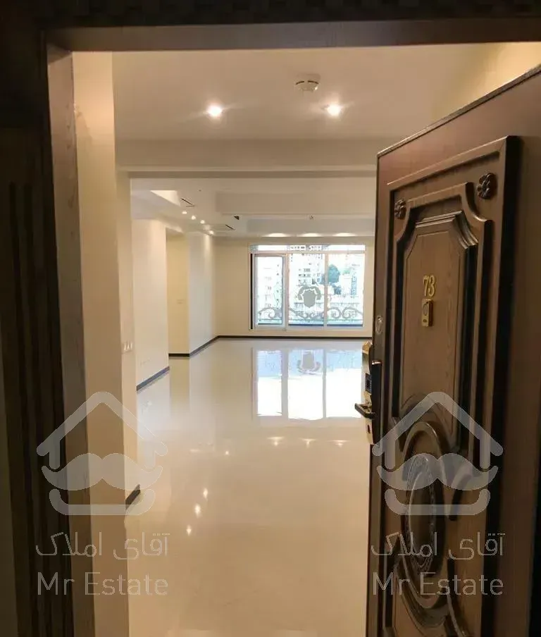 اندرزگو ۲۳۵ متر ۳ خوابه - دو پارکینگ سندی