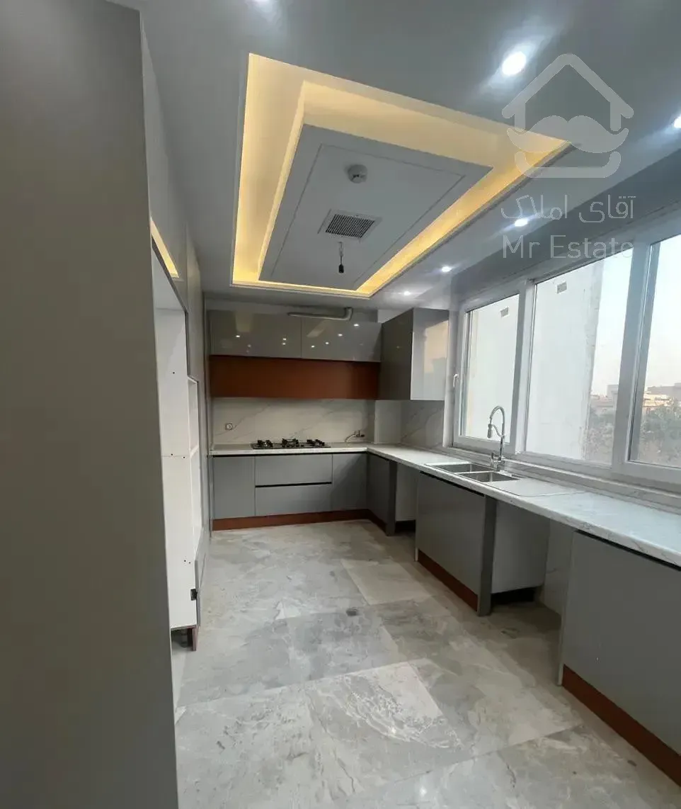 ۱۴۰ متر/۳خواب/تک واحدی/۲ پارکینگ/میدان۷