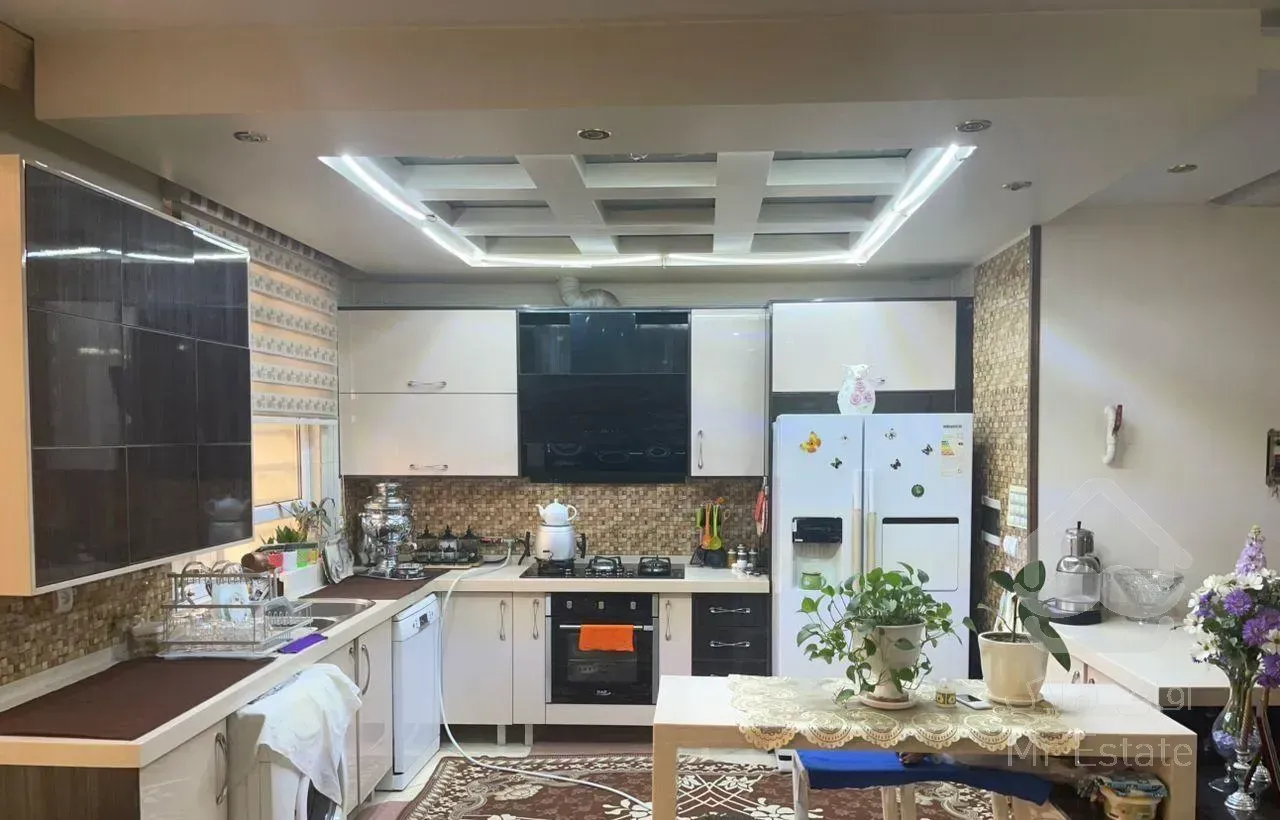 (۷۵متر فول امکانات)روبه آفتاب فلکه چهارم