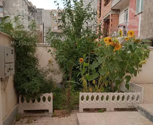 خانه حیاط دار دوطبقه فقط طبقه دوم بفروش میرسه.