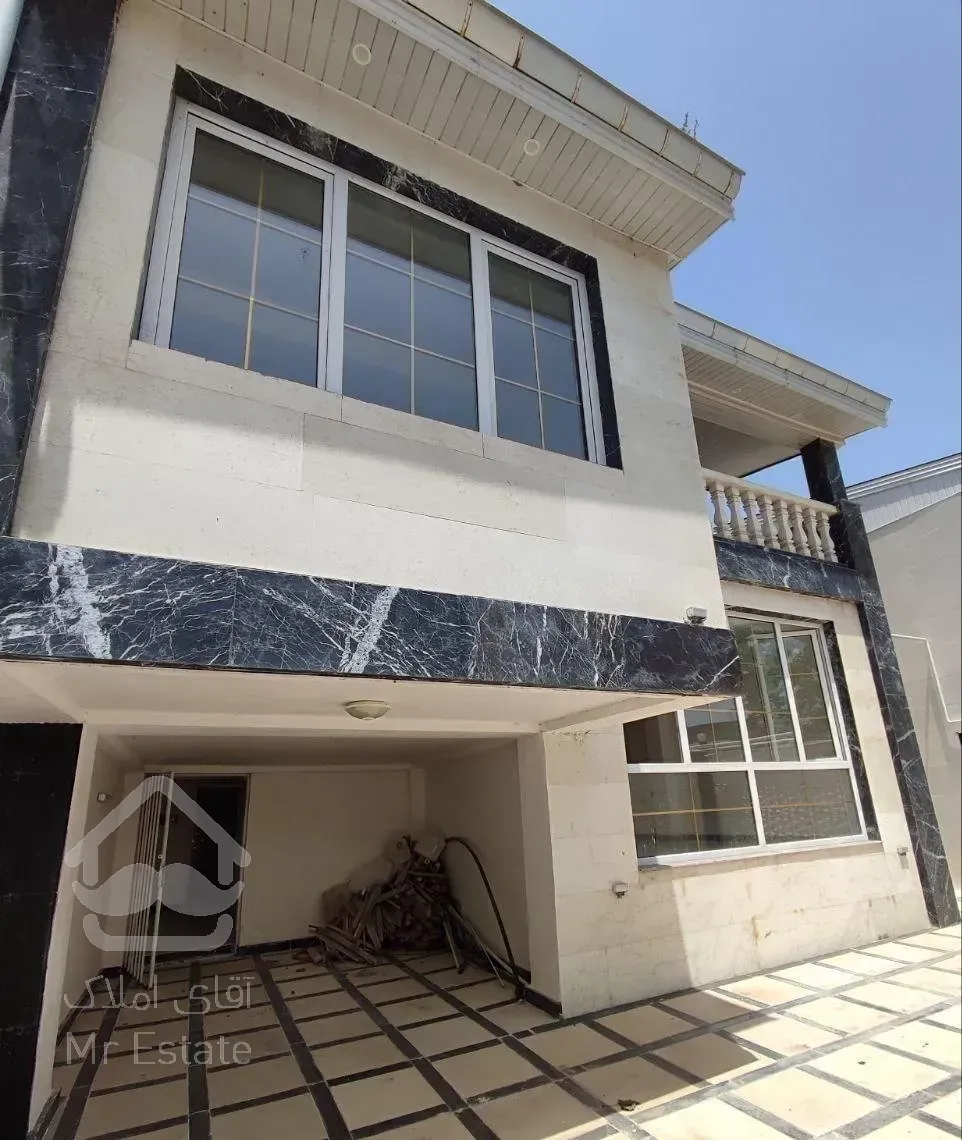 ویلا ساحلی با تراس بزرگ و ویوی دریا