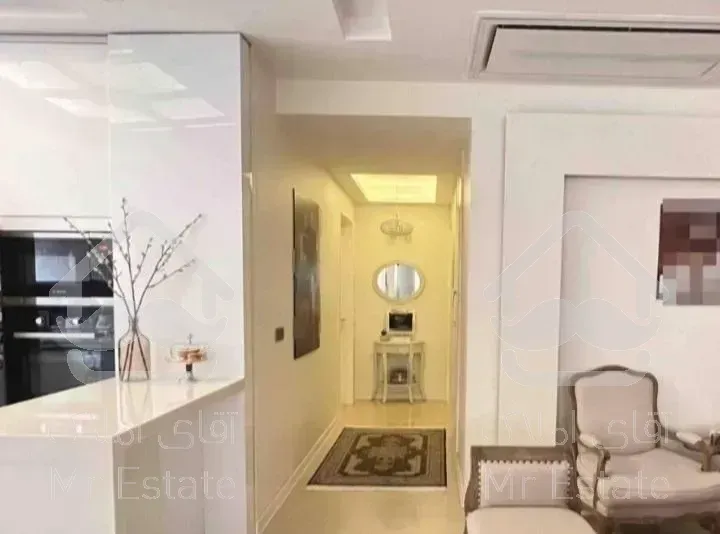 ونک / ۱۲۰ متر / ۳ خواب / فول امکانات