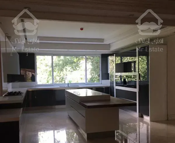 370 متر برج باغ غرق در نور