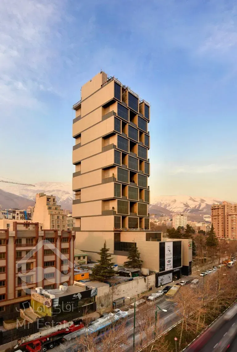 ۱۵۰ متر اداری بر اندرزگو ، نوساز و مدرن،طبقات بالا