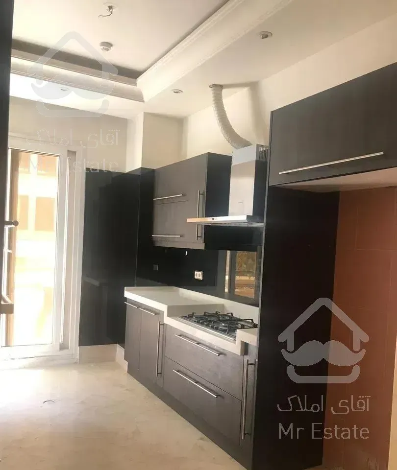 ۳۰۰متر  اصیل