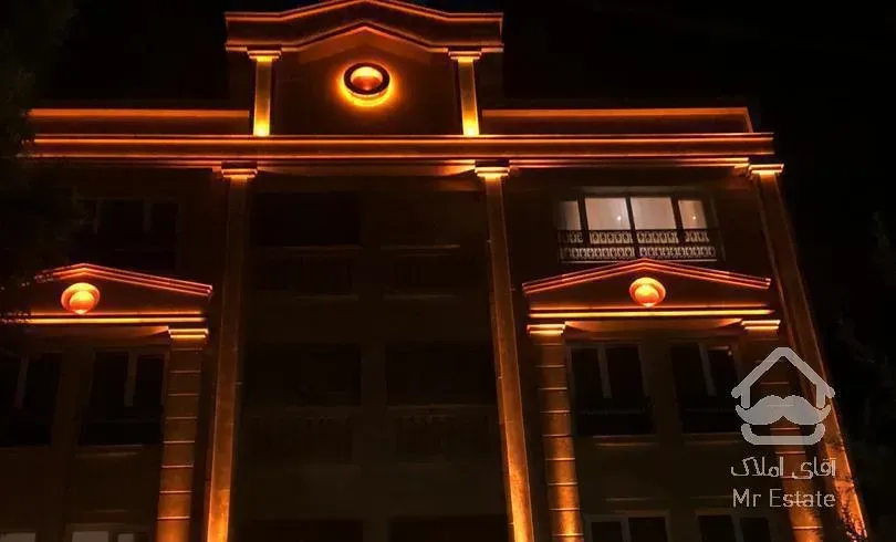 185 متری اعیان نشین  /  ساختمانی خوشنام