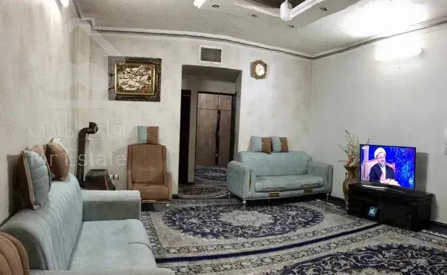 آپارتمان ۸۰متری طبقه ۱ تمیز