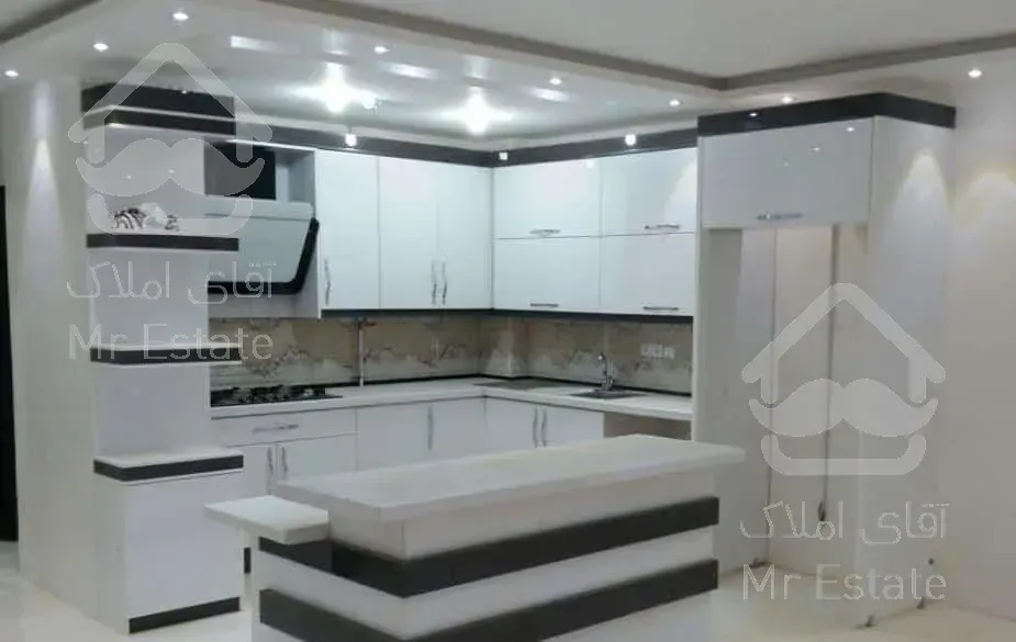 نصاب و نجار تعمیر انواع کمددیواری کابینت در اتاقی