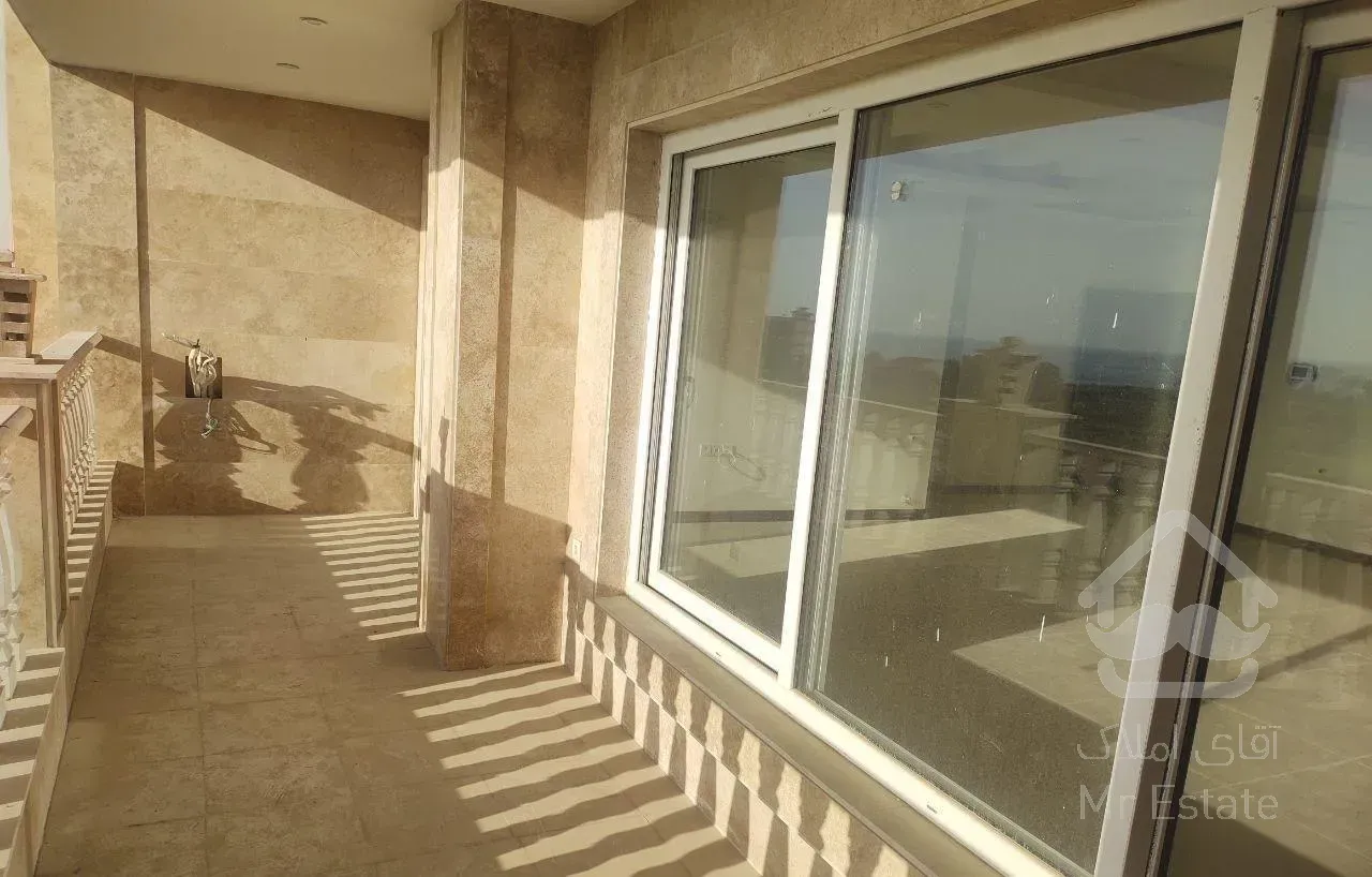 آپارتمان ۱۶۵ متری با تراس قابل چیدمان در رادیودریا