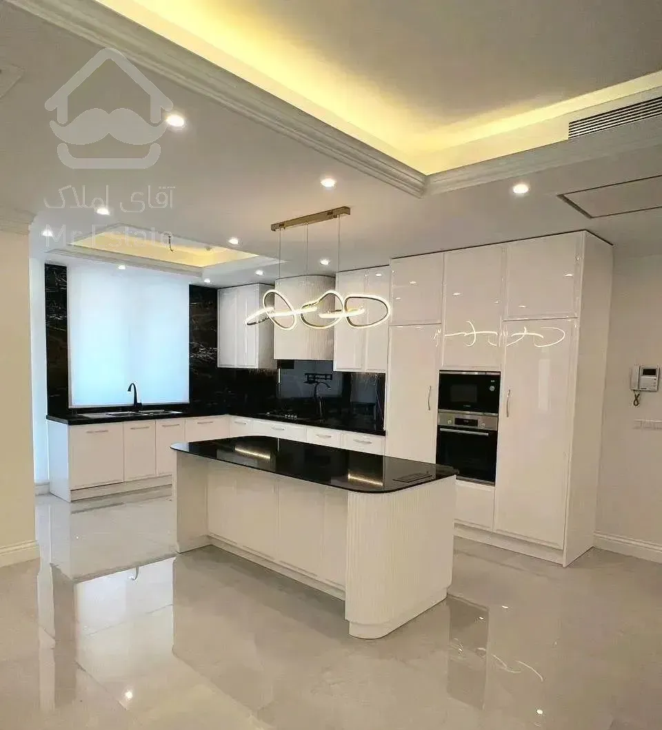 شمال ظفر/۱۴۷متر/۳خواب/فول     کلید در اختیار