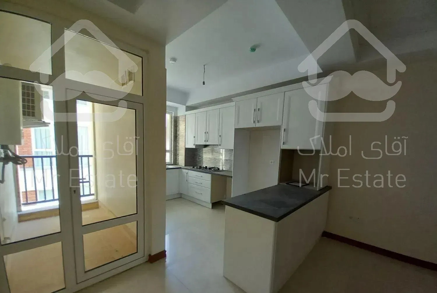 ۸۰متر/یک خواب/روبه افتاب/نوساز/اکباتان بیمه