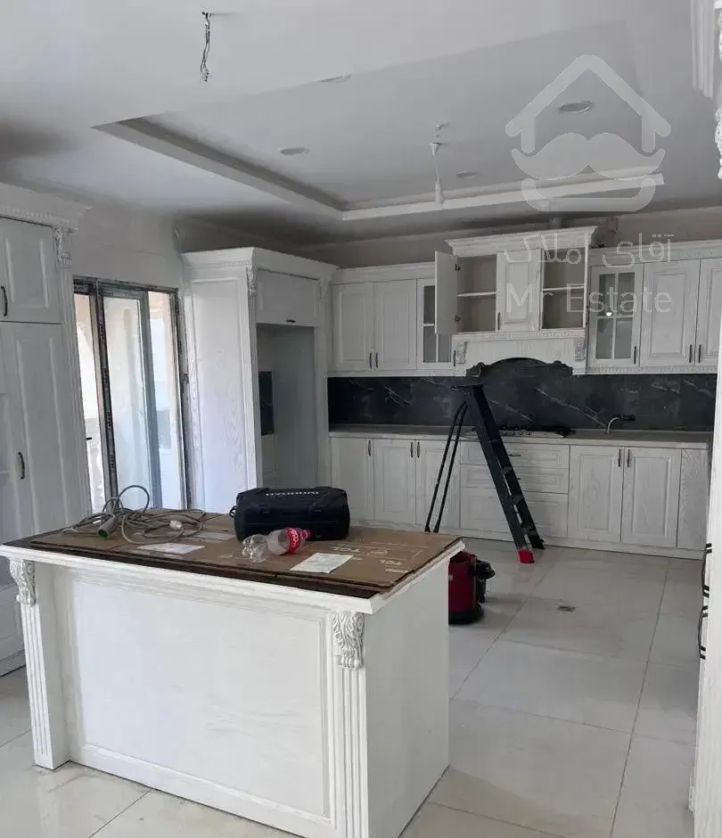 پشت حاشیه وکیل اباد / ‌۹۵ متری / فول