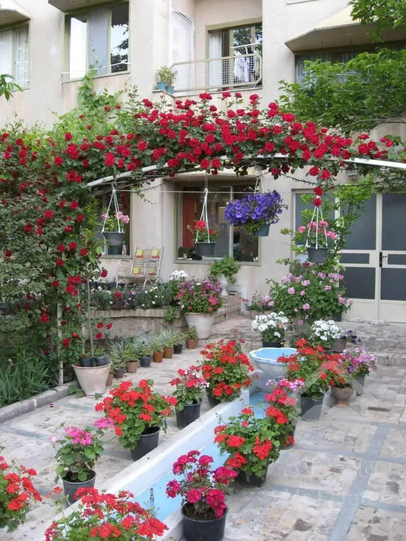 ۳۰۰ متر بنای چند ساله در ۵۴۰ متر زمین لواسان