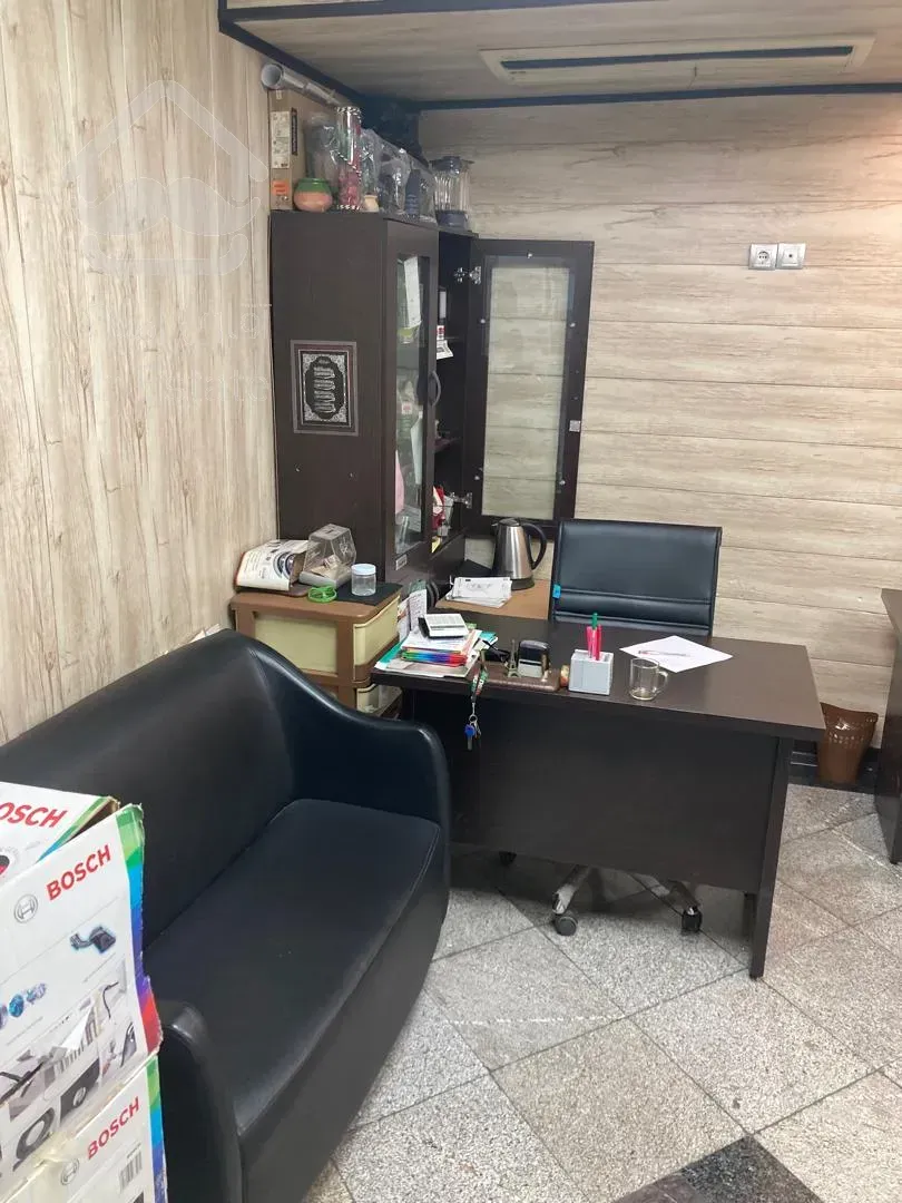 فروش ۱ باب مغازه در پر رونق ترین پاساژ سه راه امین حضور به متراژ ۲۳ متر دارای دو درب و با قابلیت تفکیک به دو مغازه مجزا