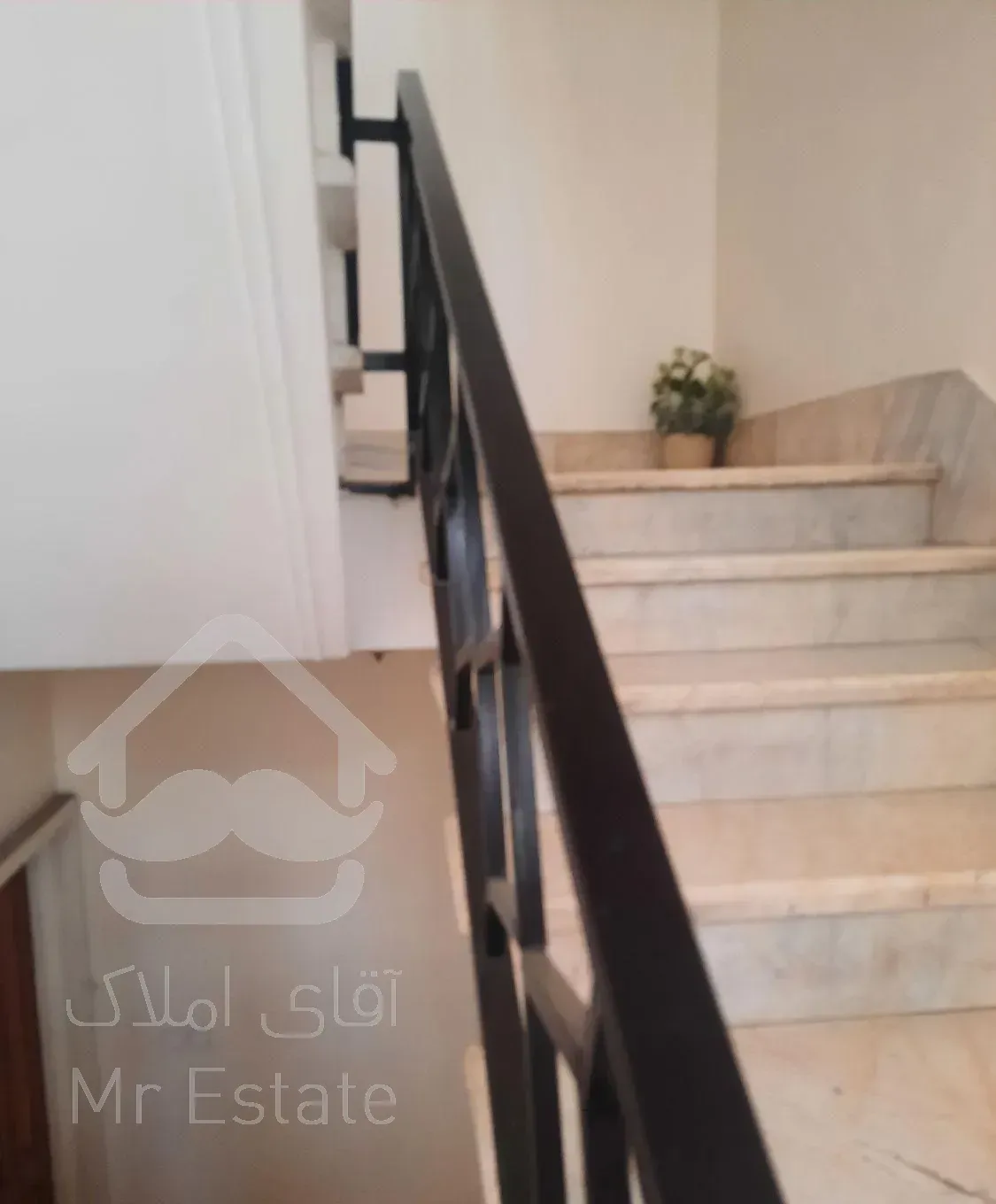 آپارتمان خوش نقشه و نور گیر ۹۳متری