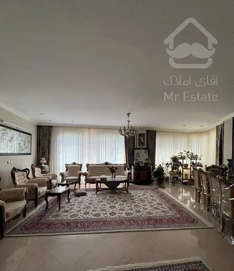 آپارتمان 220 متری بازسازی شده بر خیابان موحدیان