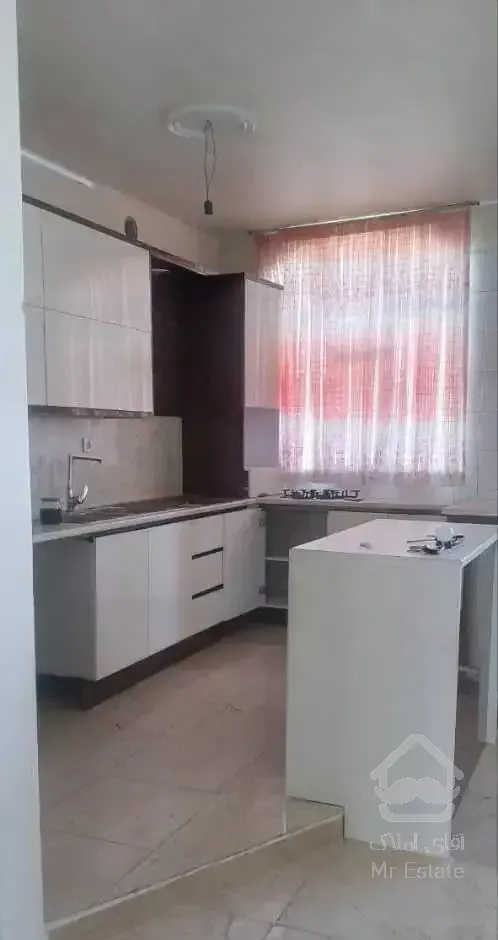 آپارتمان ۷۵ متری دو خواب پارکینگ انباری