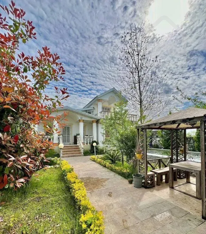 فروش ویلاباغ استخردار ۳۵۰ متر