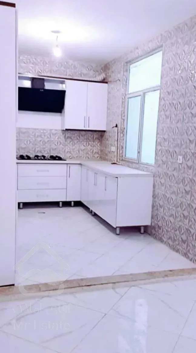 ۱۳۰ متر/۳ خواب/فول امکانات/غرق در نور