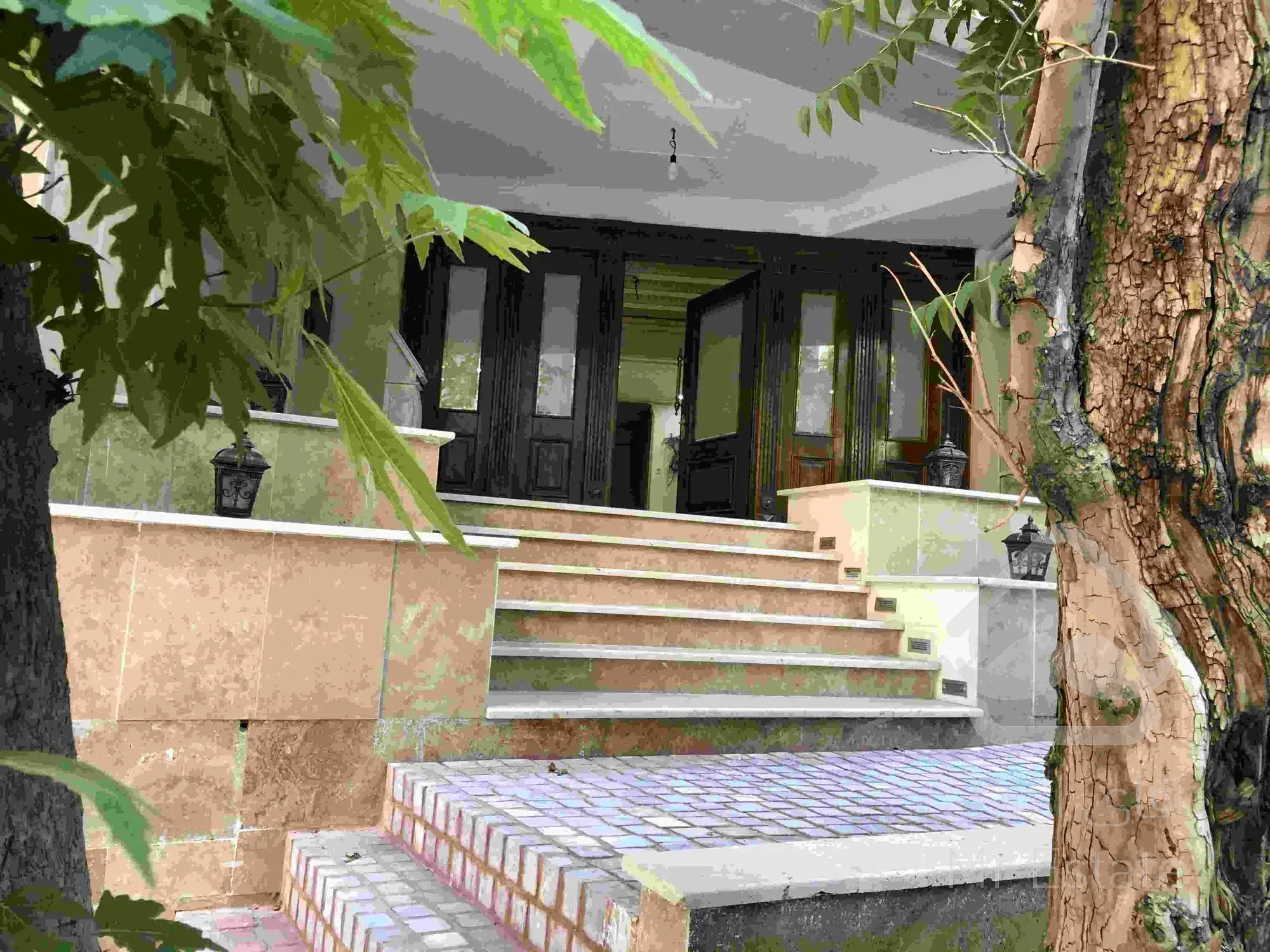 فروش آپارتمان بصورت یکجا ۶ طبقه دو واحدی،درمجموع ١٢ واحد و ٢۴٩٠ متر