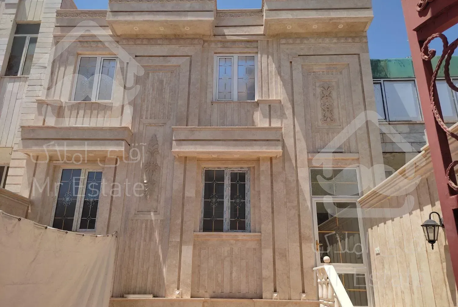 ویلایی ۲۸۹متری ۳طبقه ۵خوابه شیک