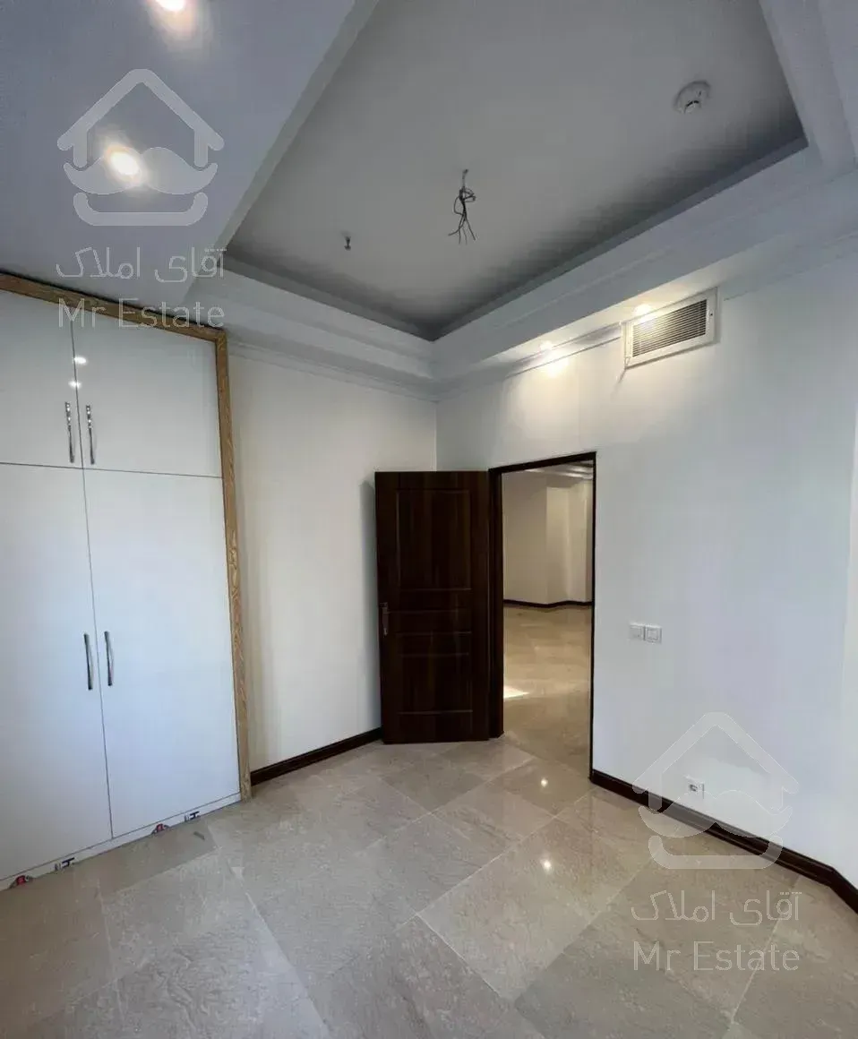 ظفر شریعتی، ۸۰متر، ۲خ  غرق در نور