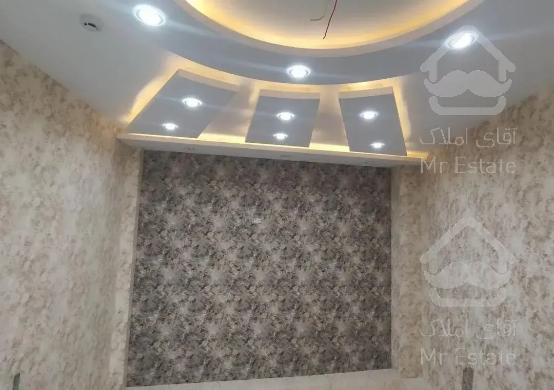فروش و نصب انواع کاغذ دیواری .پارکت و کفپوش