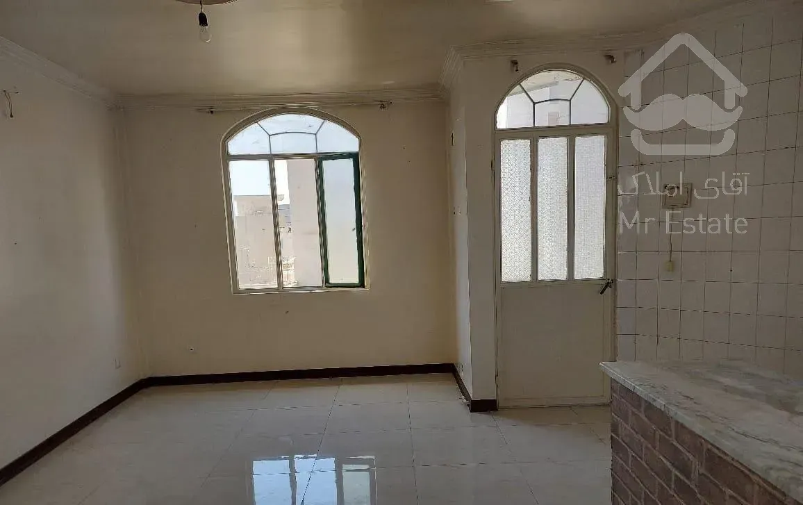 مدنی  جنوبی  محمودی  ۳۹  متر  طبقه چهارم فقط تهاتر