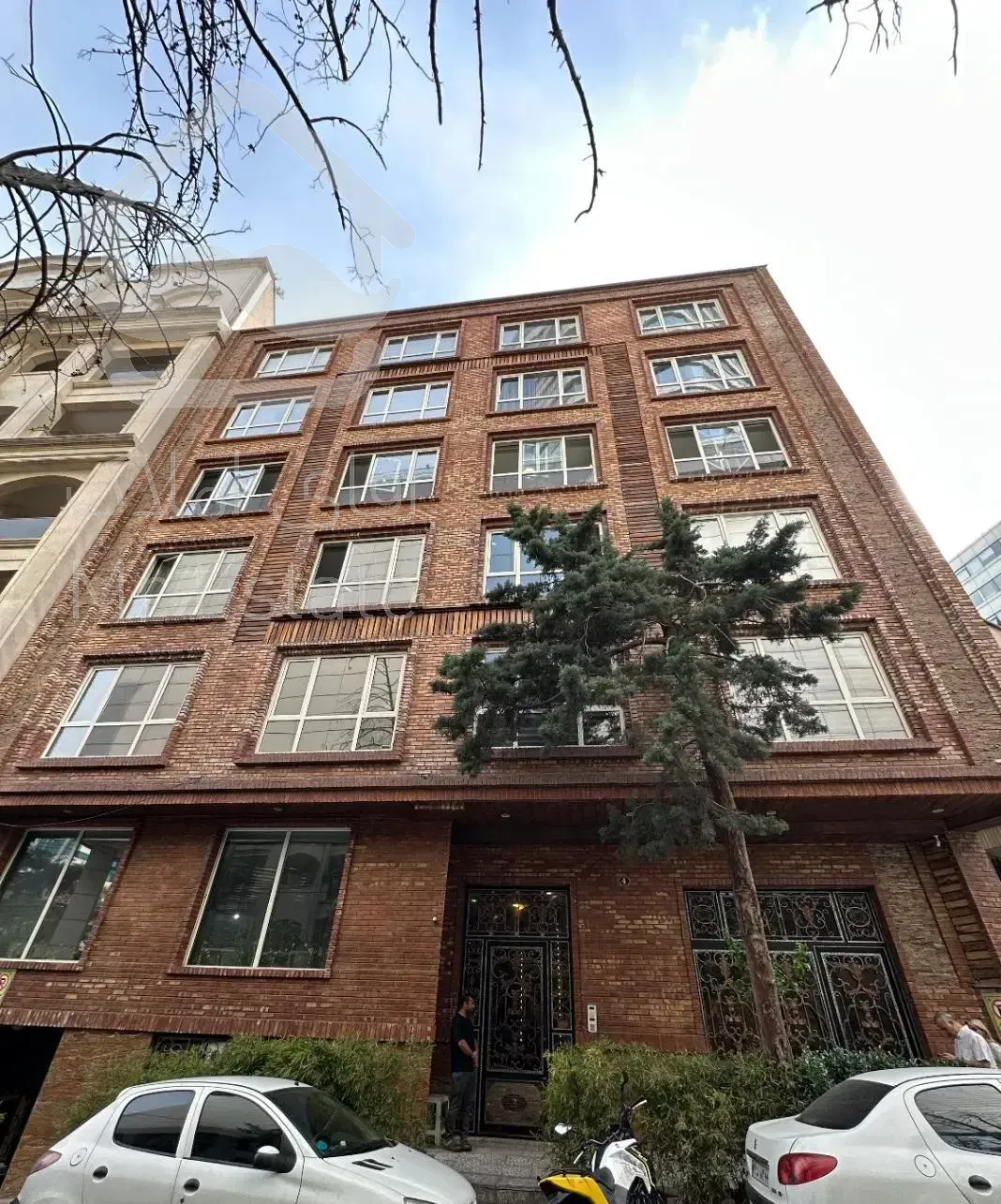 جنب اطلس مال ۱۵۰ متر (پارکینگ عمومی)
