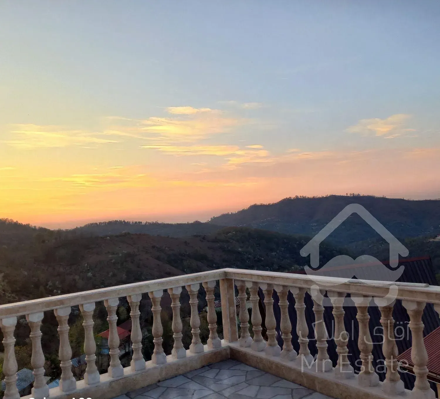 اجاره ویلا در بالای جنگل با چشم اندازی بی نظیر