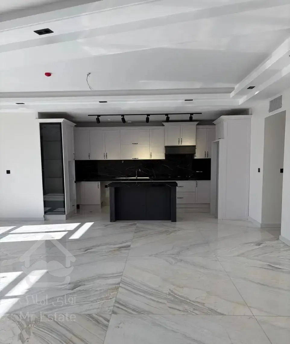 (۱۳۳متر)۳نبش بر میدان/معماری مدرن/چشم نواز