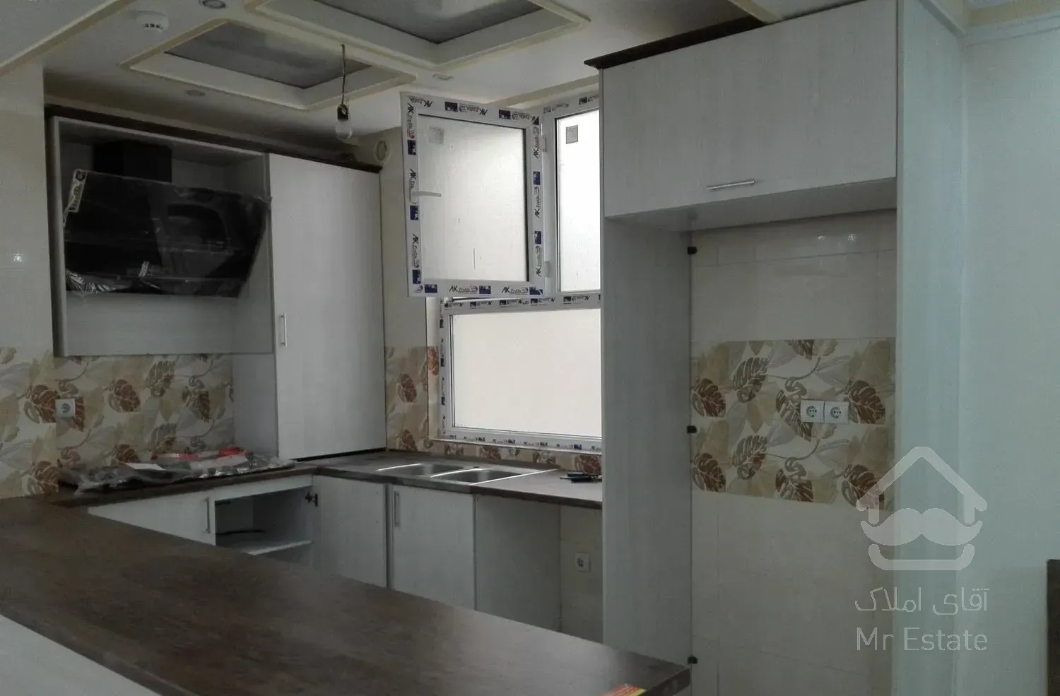 ۶۰متری با ۱۰متر حیاط خلوت و پارکینگ